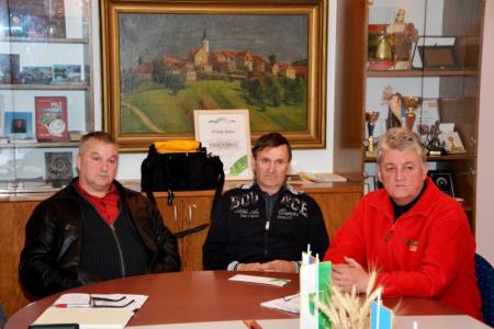 Za predsedniški stolček sta se pomerila Janko Zadel (skrajno levo) in Luka Šeme (skrajno desno).